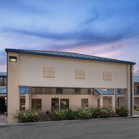 Super 8 By Wyndham Hattiesburg South Exterior foto